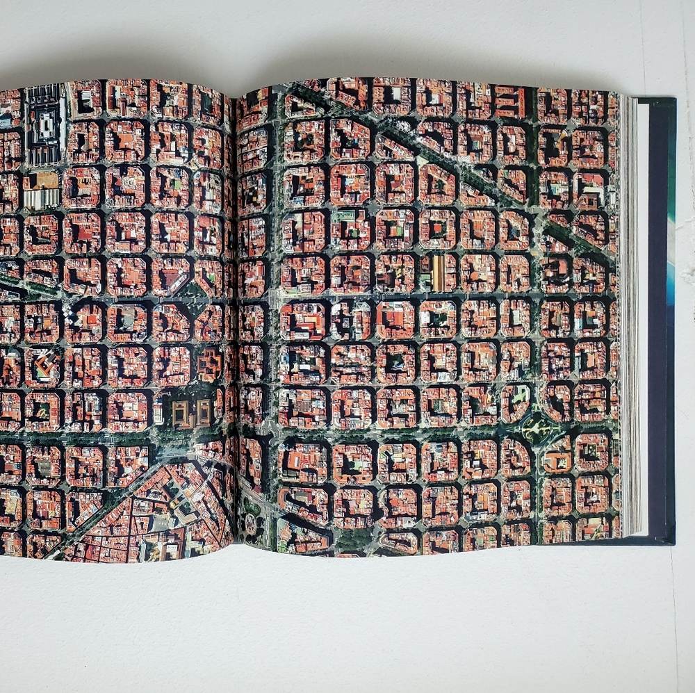 Overview hardcover drone/satellite photo book - Picture 7 of 8